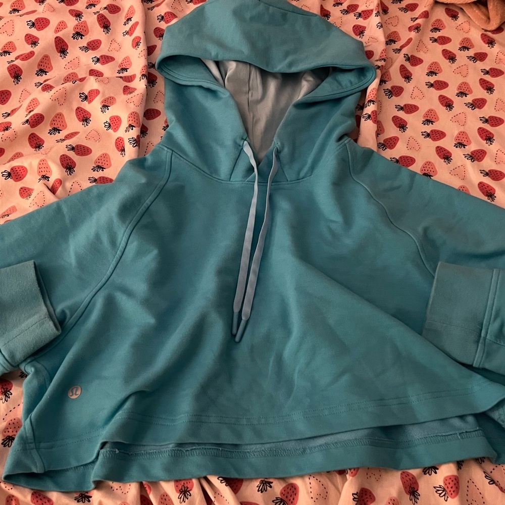 Lululemon Womens Blue Hooded
Cropped Pullover Size S